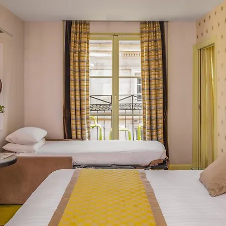Le Petit 4* Parigi