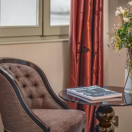 Le Petit Hotel 4*