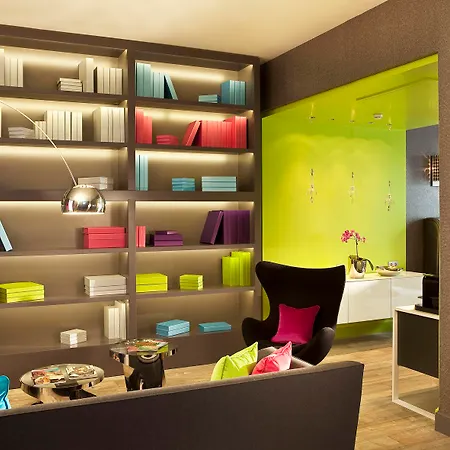 Le Petit Hotel