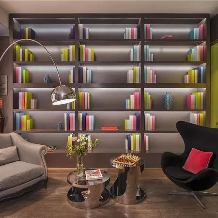 Le Petit Hotel