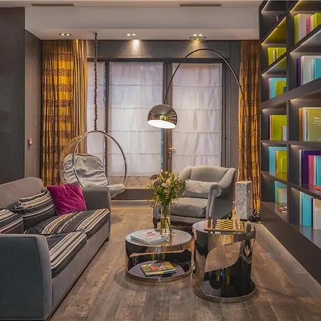 Le Petit Hotel 4*