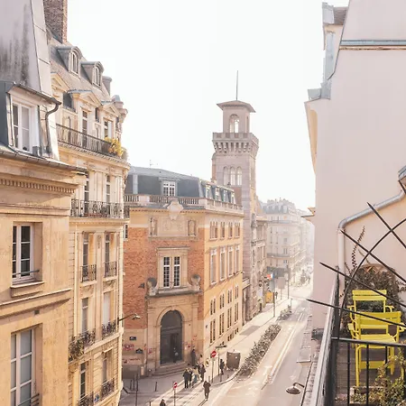 Le Petit Hotel 4*