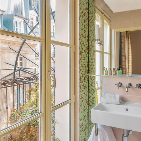 Le Petit Hotel Paris